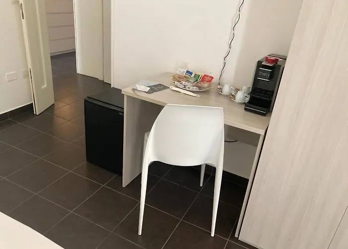 Gatto Bianco La Dimora Storica 3* לצ'ה
